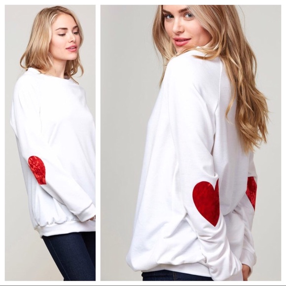 Boutique Tops - ‼️LAST 1 ‼️WHITE SWEATSHIRT W/RED HEART ELBOW❤️
